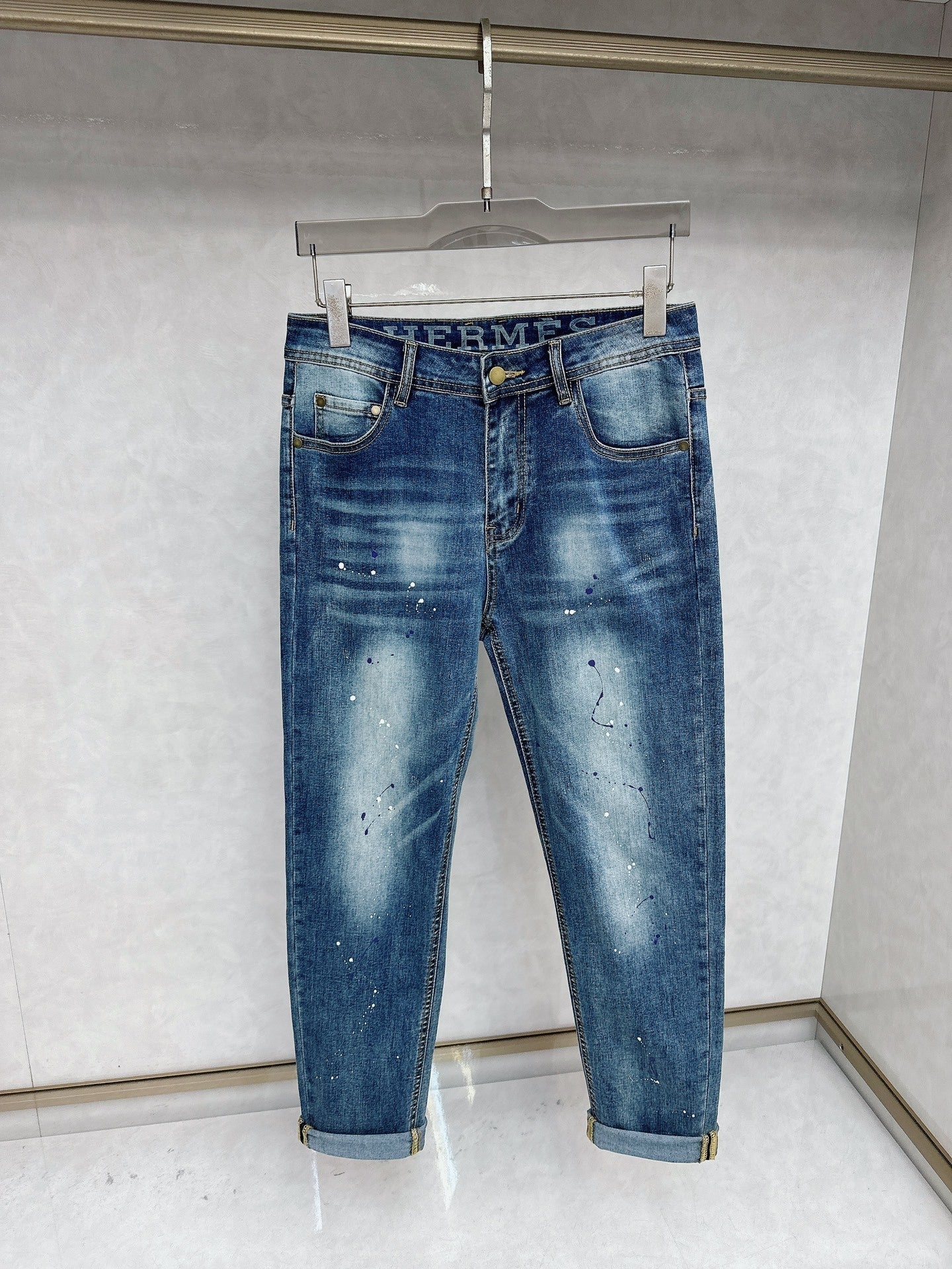 DARK BLUE DENIM JEANS WITH FADED BACK POCKET PRINT