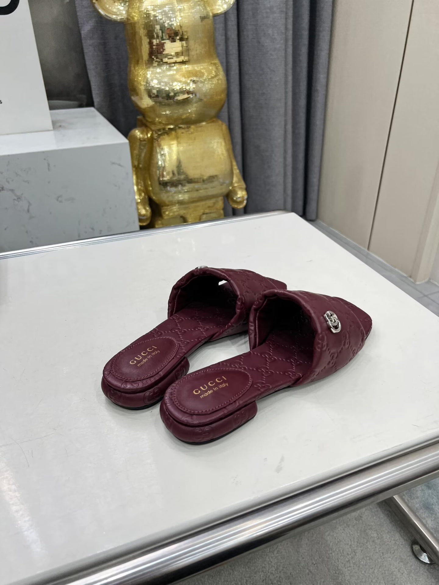 BURGUNDY EMBOSSED LOGO SLIDE SANDALS WITH METAL DETAIL