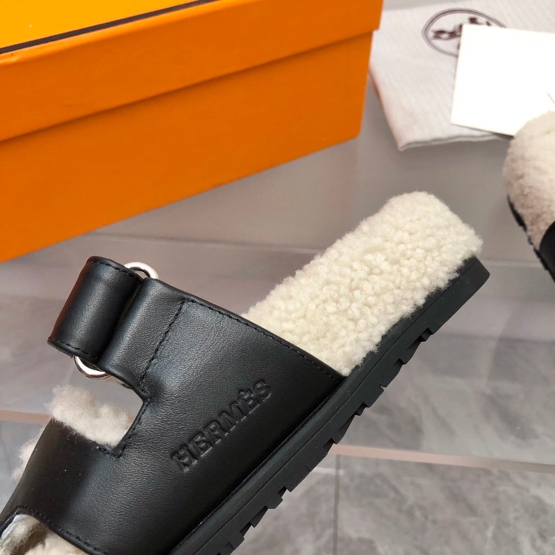SHEARLING SLIDE SANDALS WITH BLACK LEATHER STRAPS