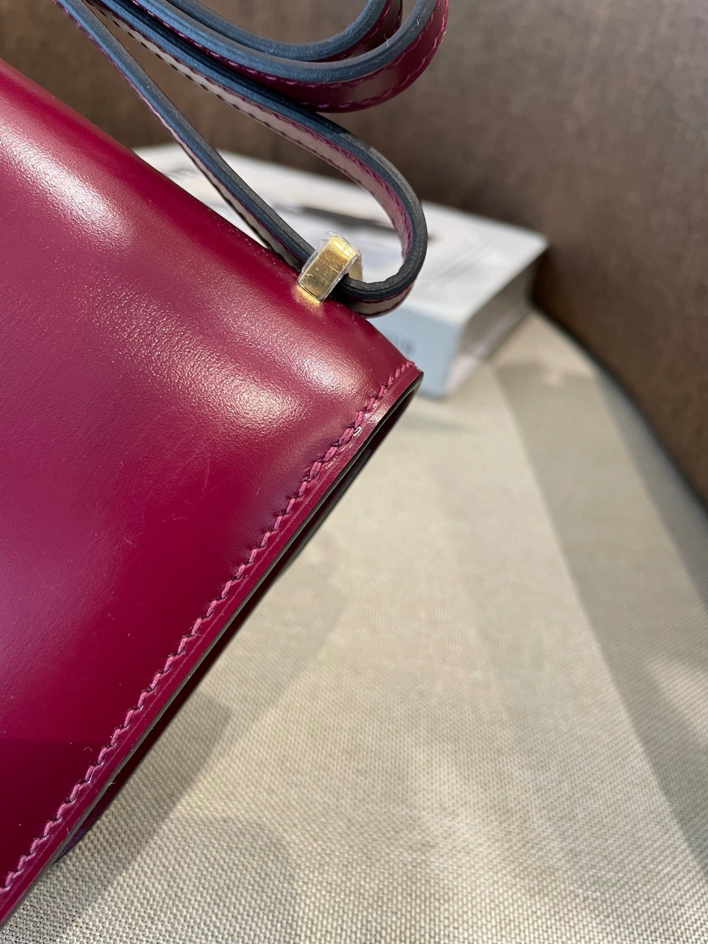 BURGUNDY SMOOTH FINISH CROSSBODY BAG