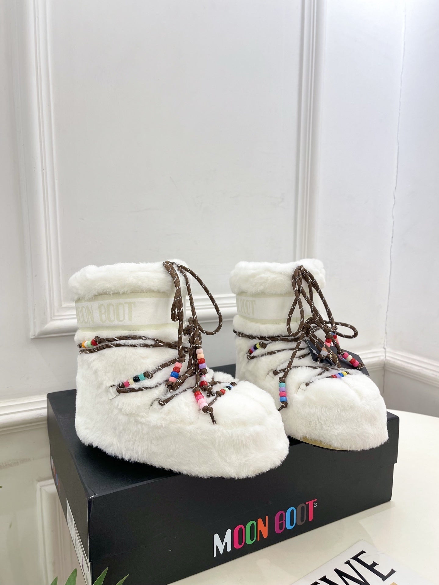 WHITE FAUX FUR LINED WINTER BOOTS WITH BEADED LACES