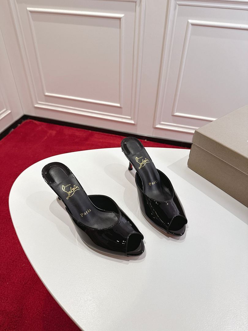 BLACK PATENT OPEN-TOE MULE HEELS