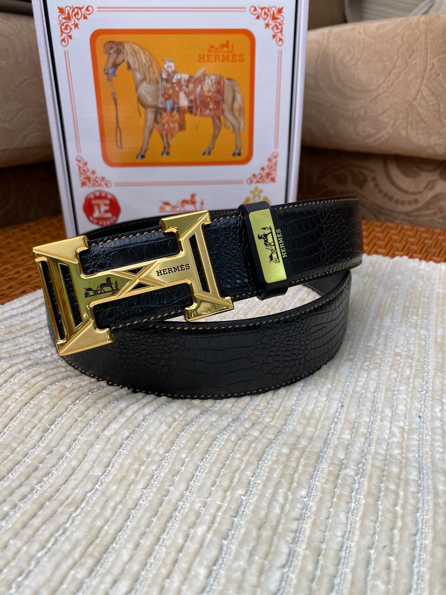 TEXTURED LEATHER BELT – GOLD BUCKLE EDITION