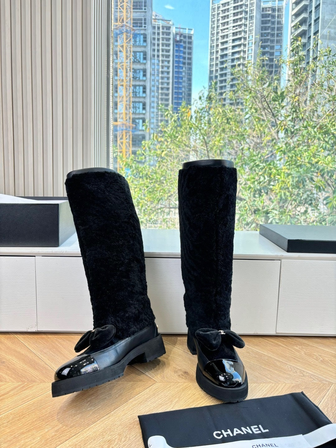 KNEE-HIGH SHEARLING BOOTS WITH PATENT CAP TOE AND BOW DETAIL