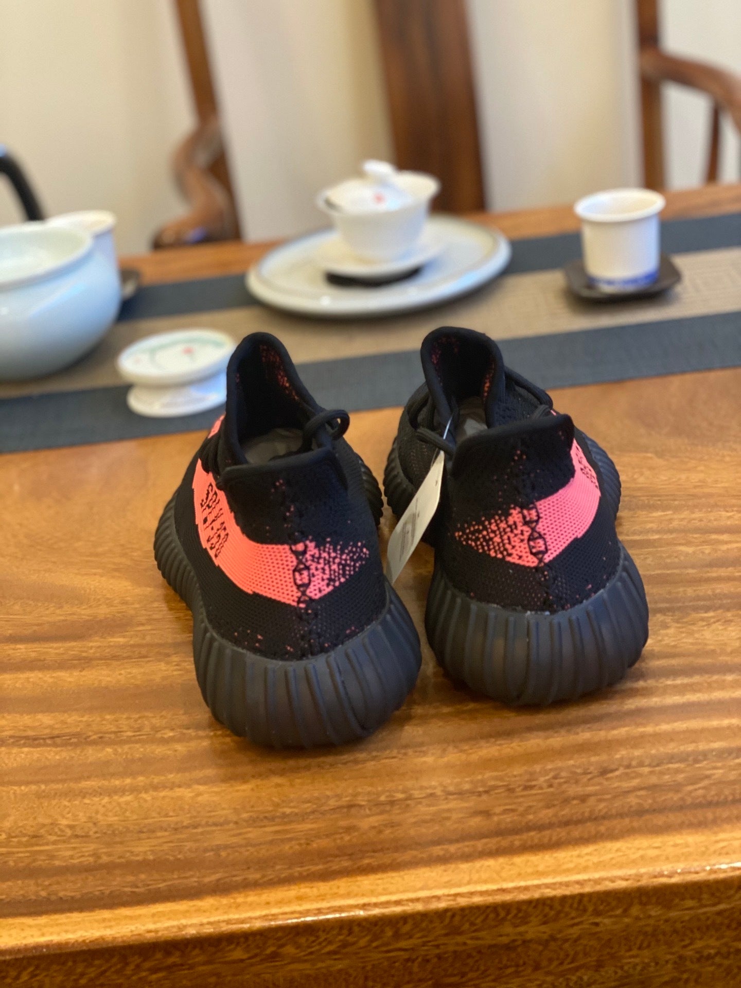 UNISEX LOW-TOP KNIT ATHLETIC SNEAKERS