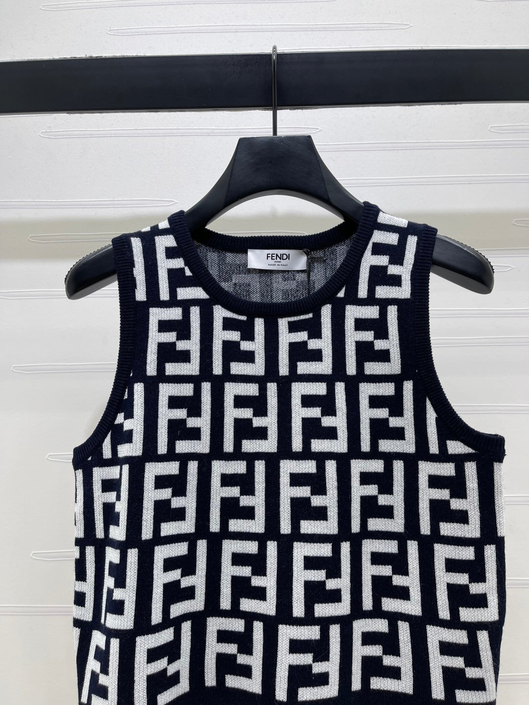 MONOGRAM KNIT LOGO SLEEVELESS TOP