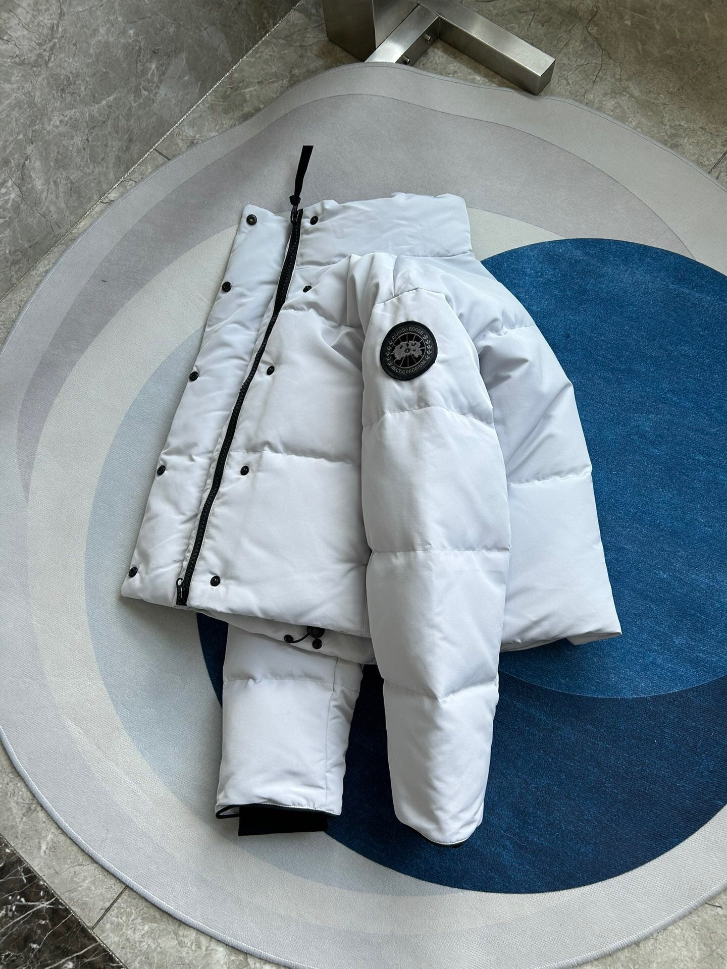 WOMEN’S CROPPED PADDED PUFFER JACKET WITH HIGH NECK