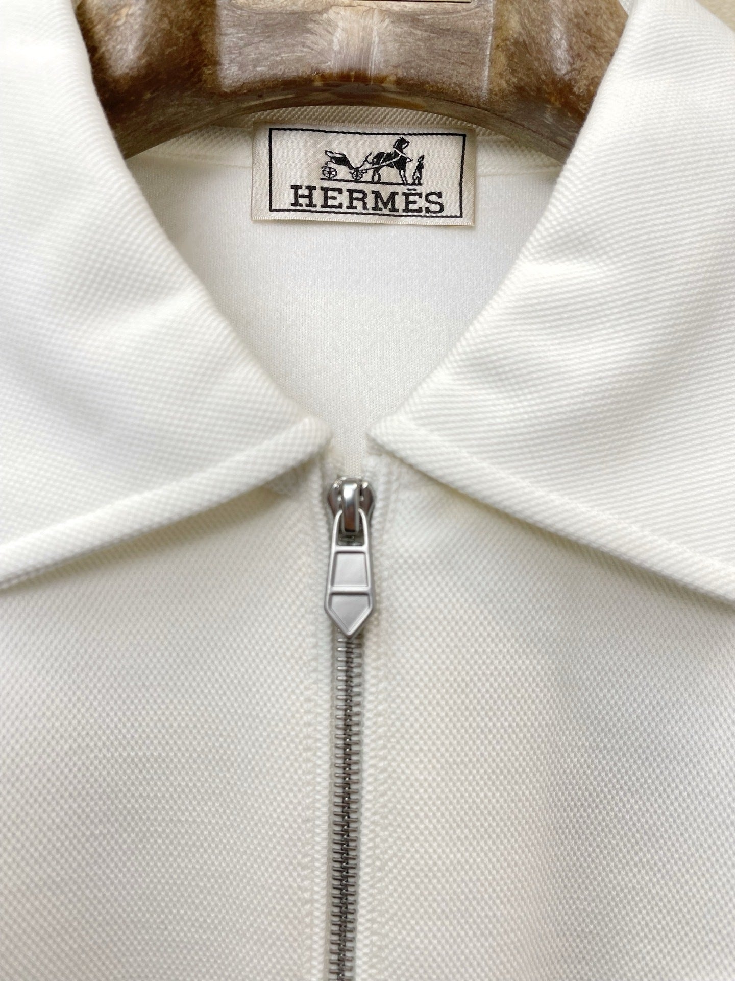 HALF ZIP COLLARED SWEATSHIRT WITH EMBROIDERED DETAIL