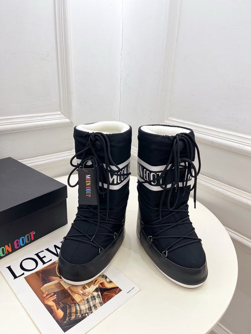 BLACK PADDED LACE-UP WINTER BOOTS