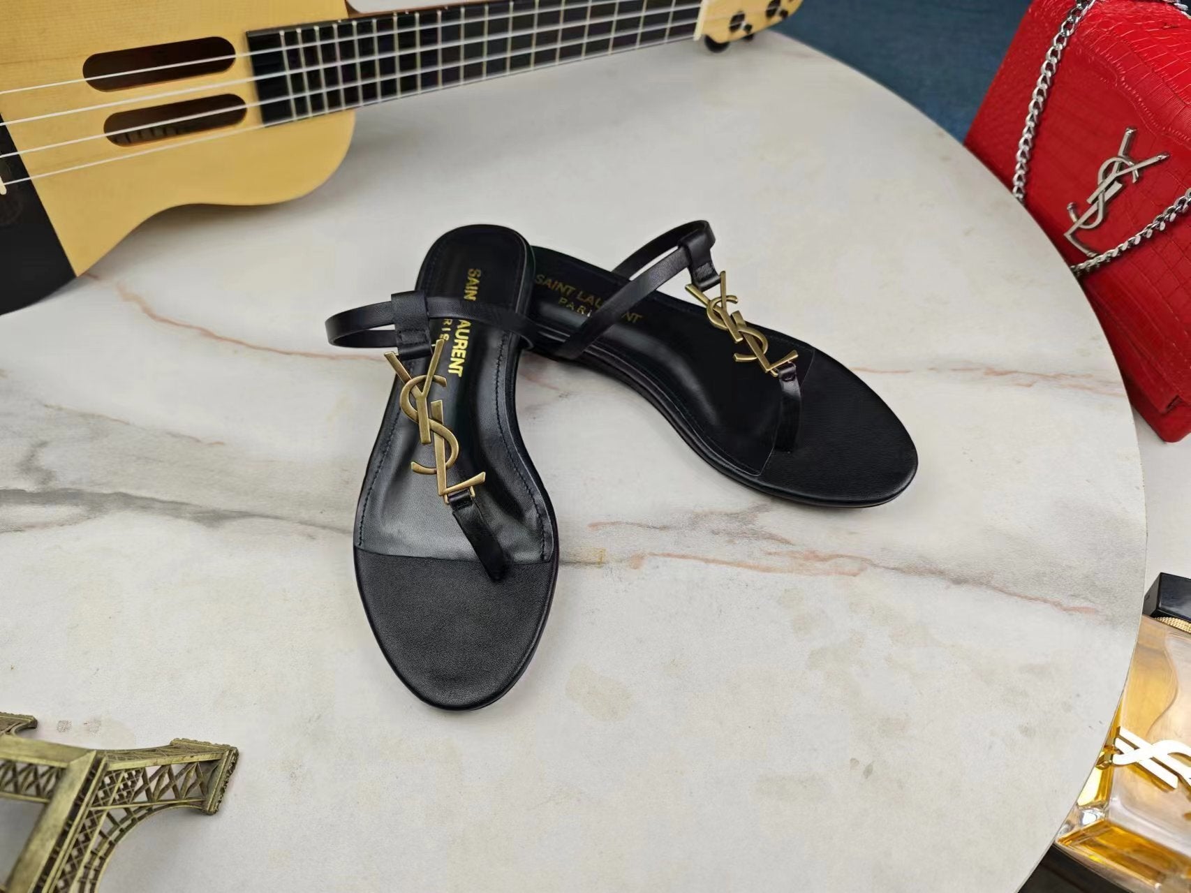 BLACK FLAT SANDALS WITH GOLD ACCENT