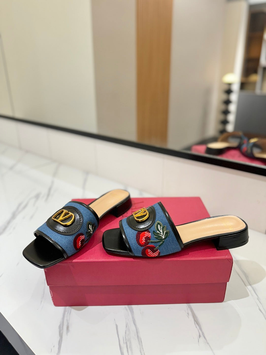 EMBROIDERED DENIM SLIDE SANDALS WITH CHERRY DETAIL – BLUE & BLACK