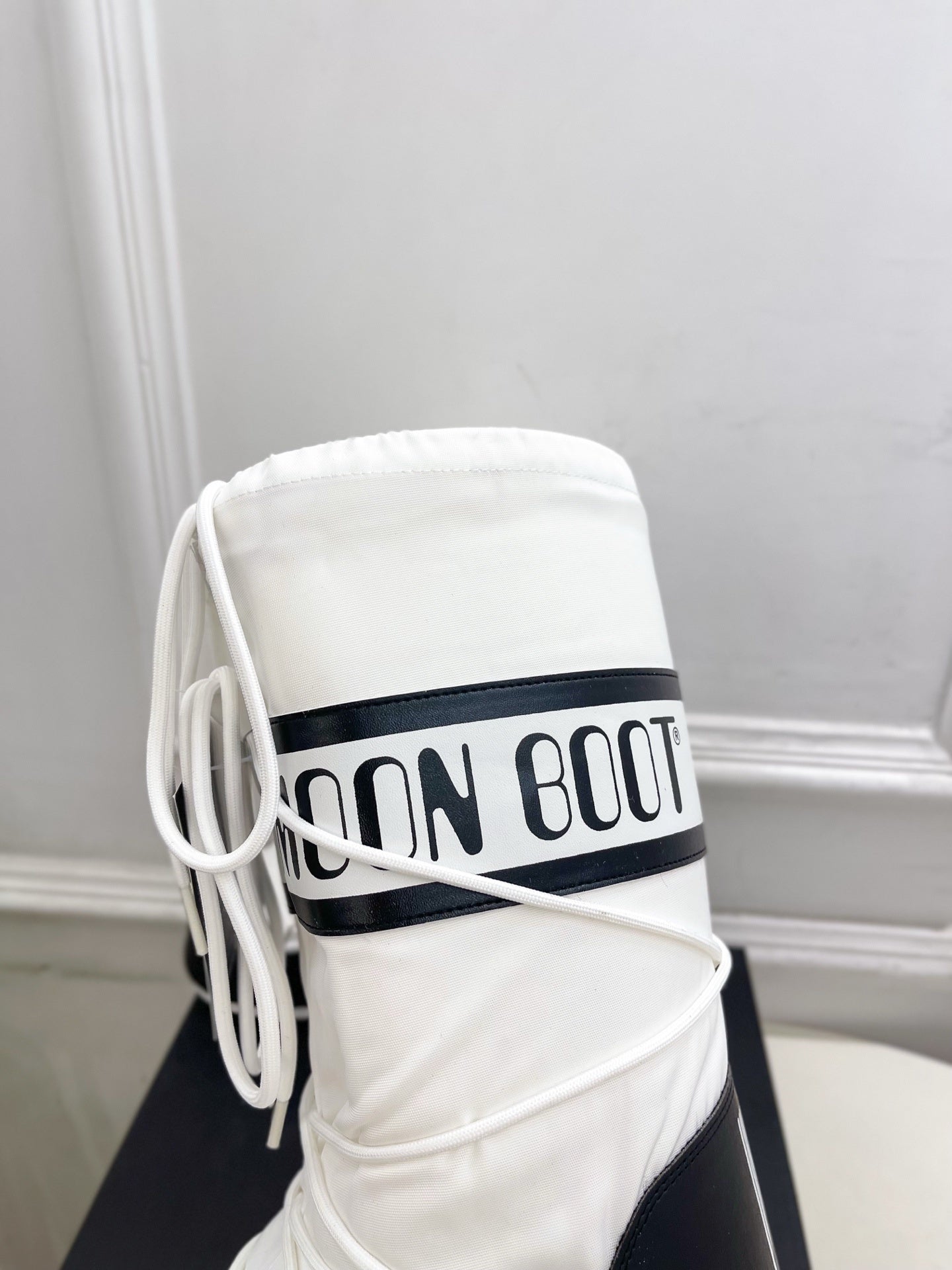 WHITE & BLACK PADDED LACE-UP WINTER BOOTS