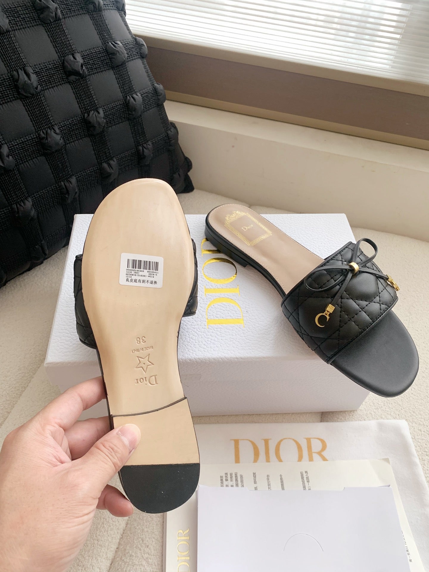 BLACK QUILTED BOW SLIDE SANDALS