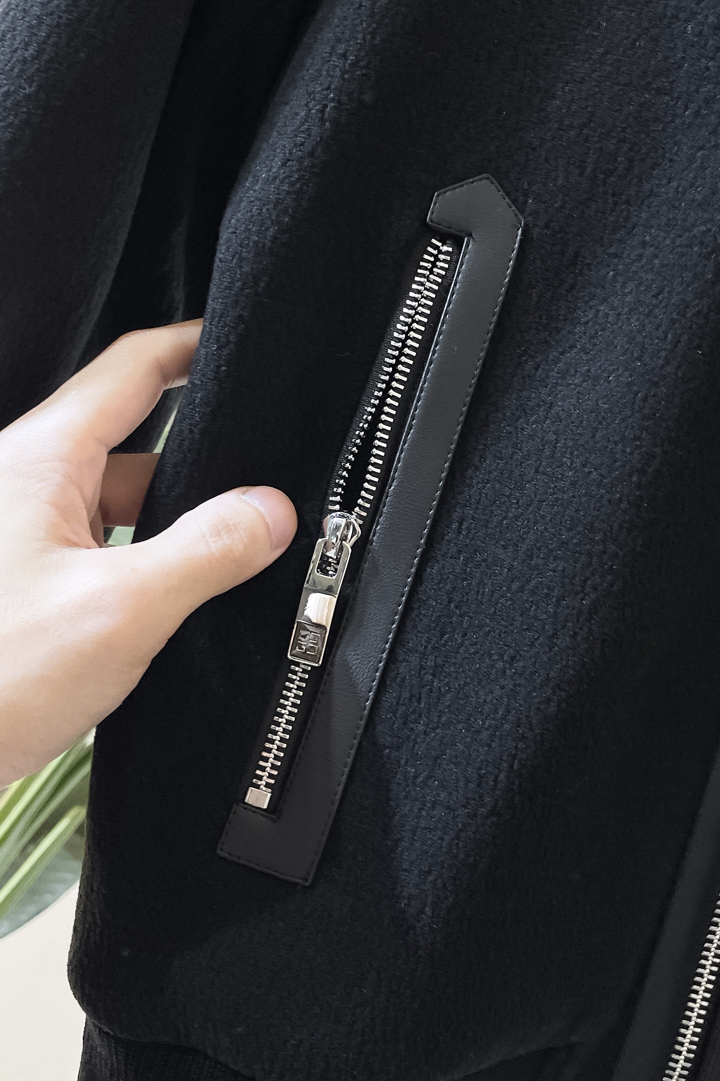 ZIP-UP JACKET WITH EMBROIDERED DETAIL IN CONTRAST COLORS