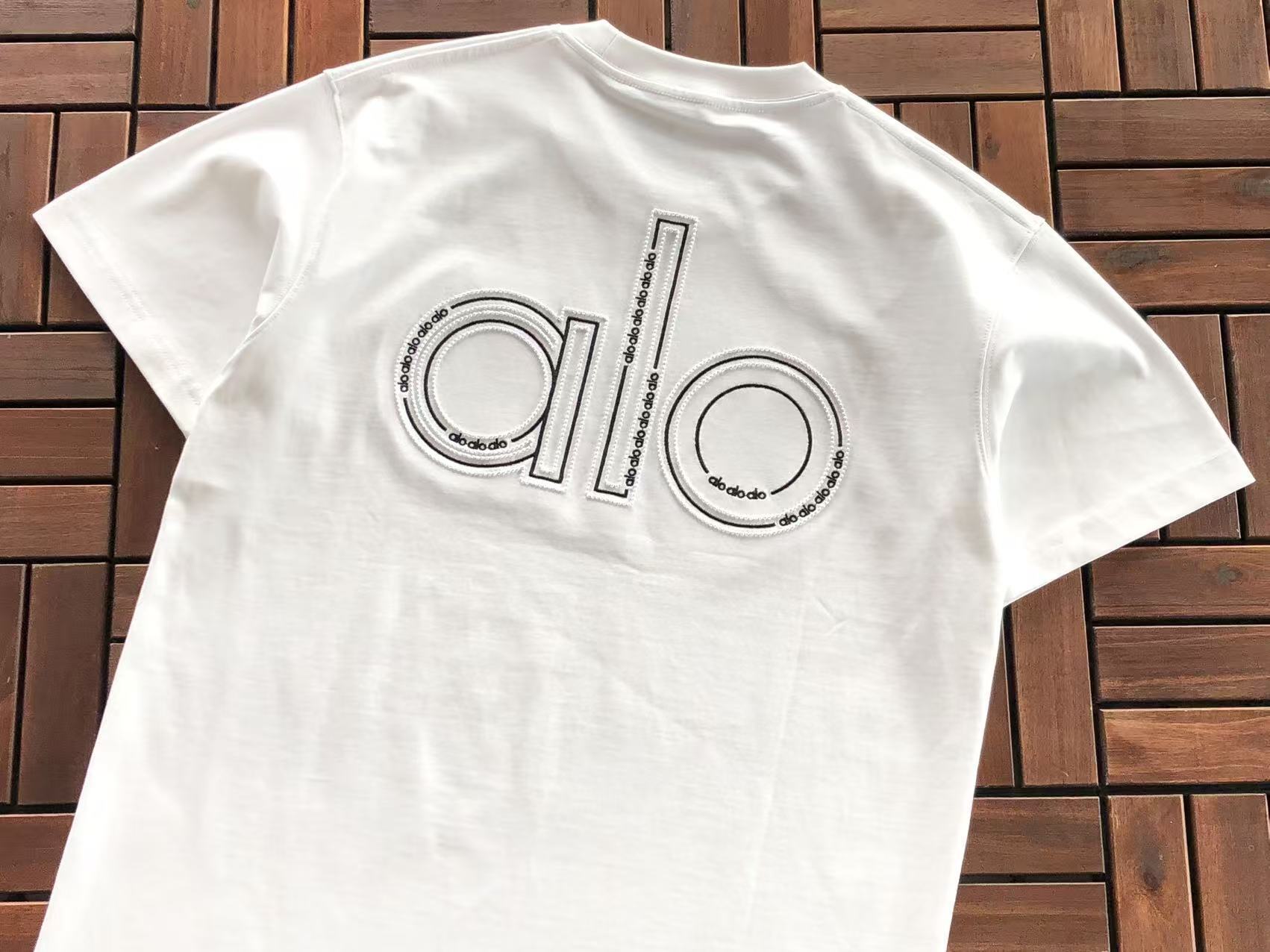 OVERSIZED GRAPHIC T-SHIRT