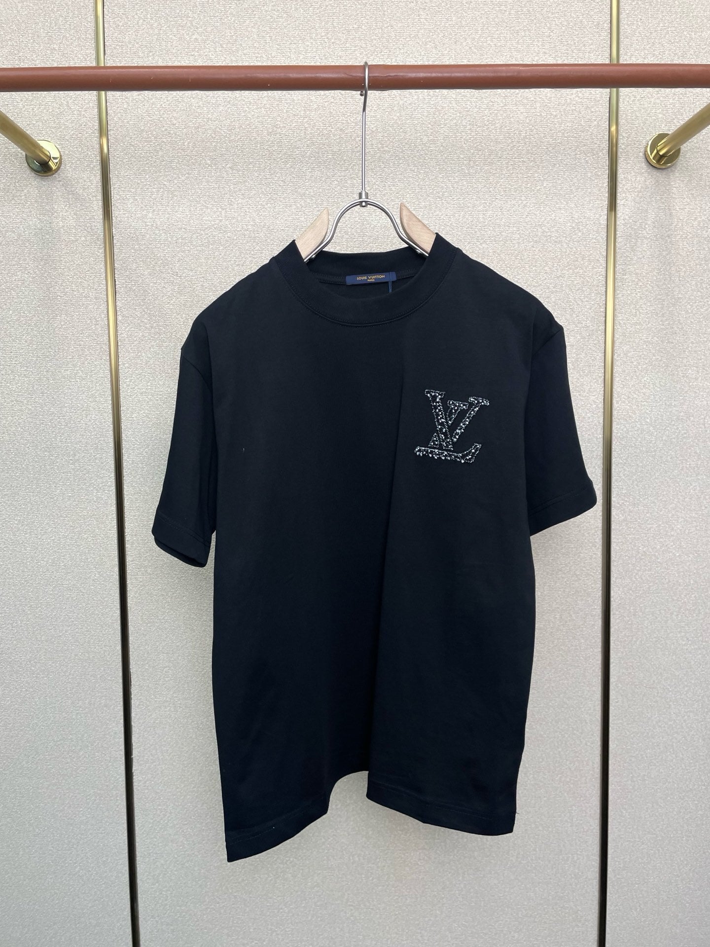 MINIMAL SHORT-SLEEVE T-SHIRT WITH EMBELLISHED CHEST DETAIL