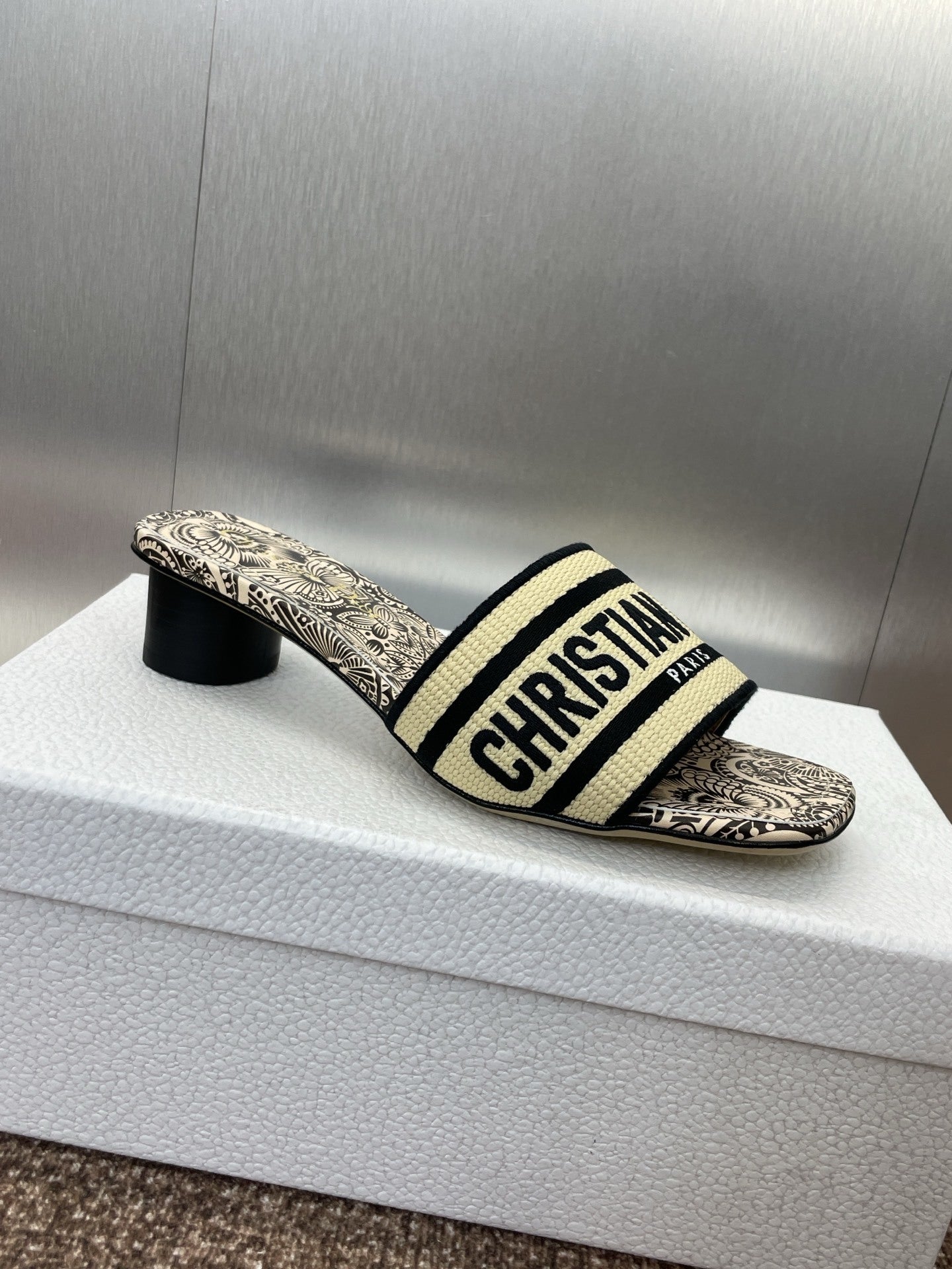 LOGO JACQUARD MID-HEEL MULES – BLACK & CREAM TOILE