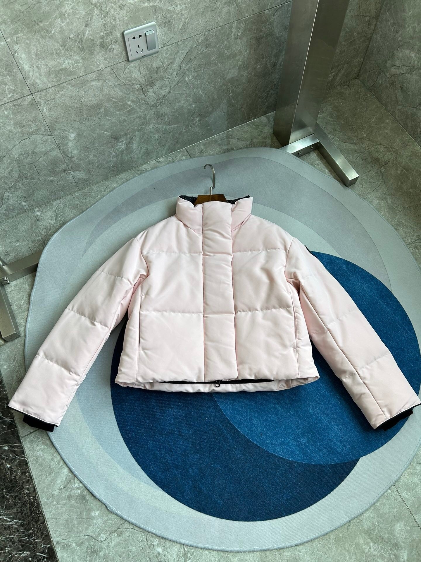 SHORT PADDED PUFFER JACKET WITH STAND COLLAR