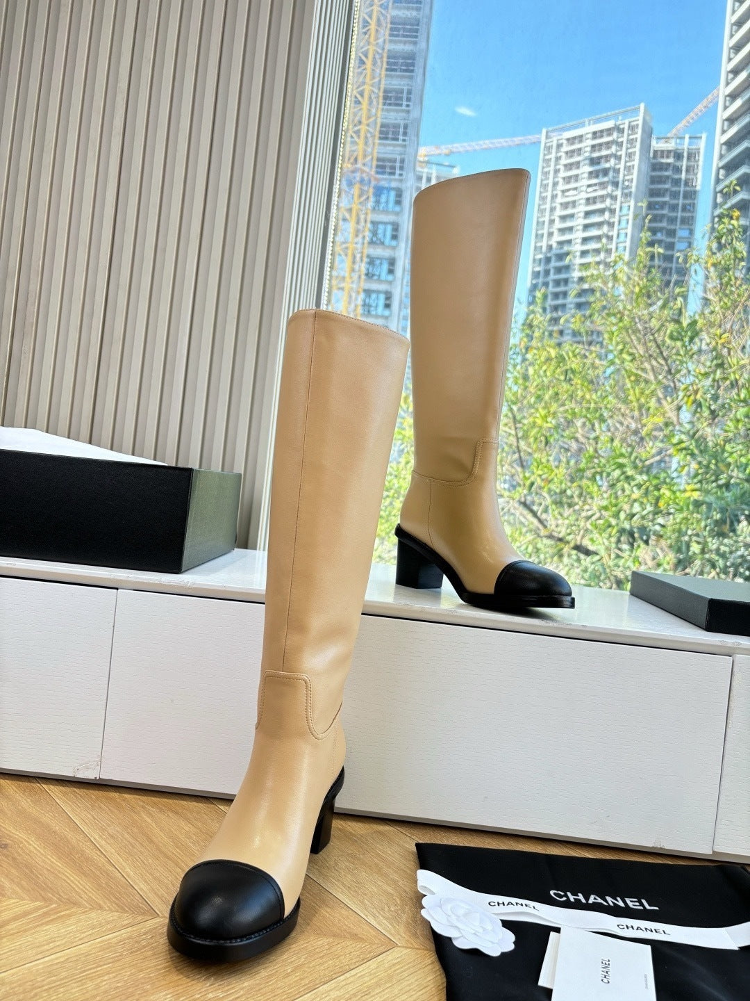 BEIGE LEATHER KNEE-HIGH BOOTS WITH BLACK CAP TOE AND BLOCK HEEL