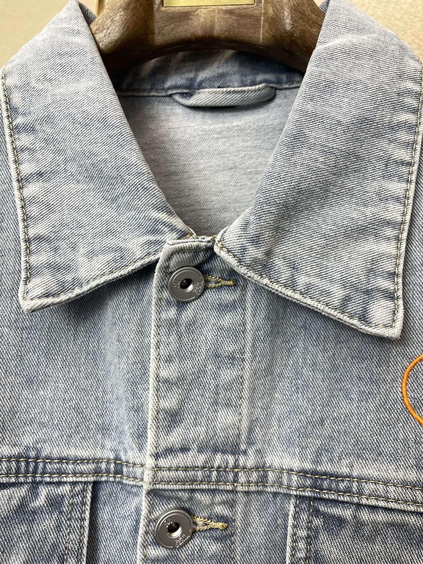 VINTAGE WASH DENIM JACKET WITH CLASSIC BUTTON FRONT