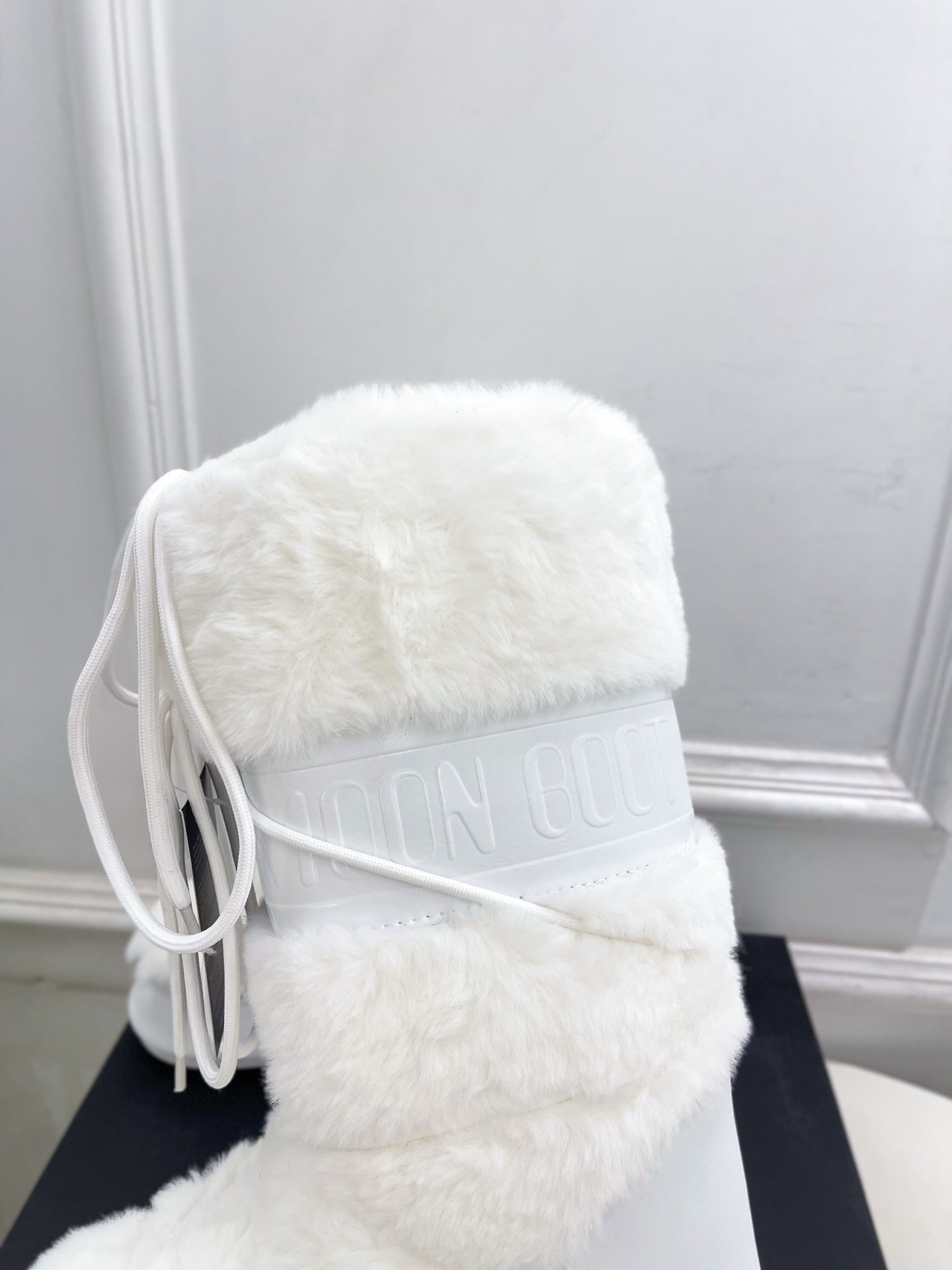WHITE FAUX FUR LINED WINTER BOOTS