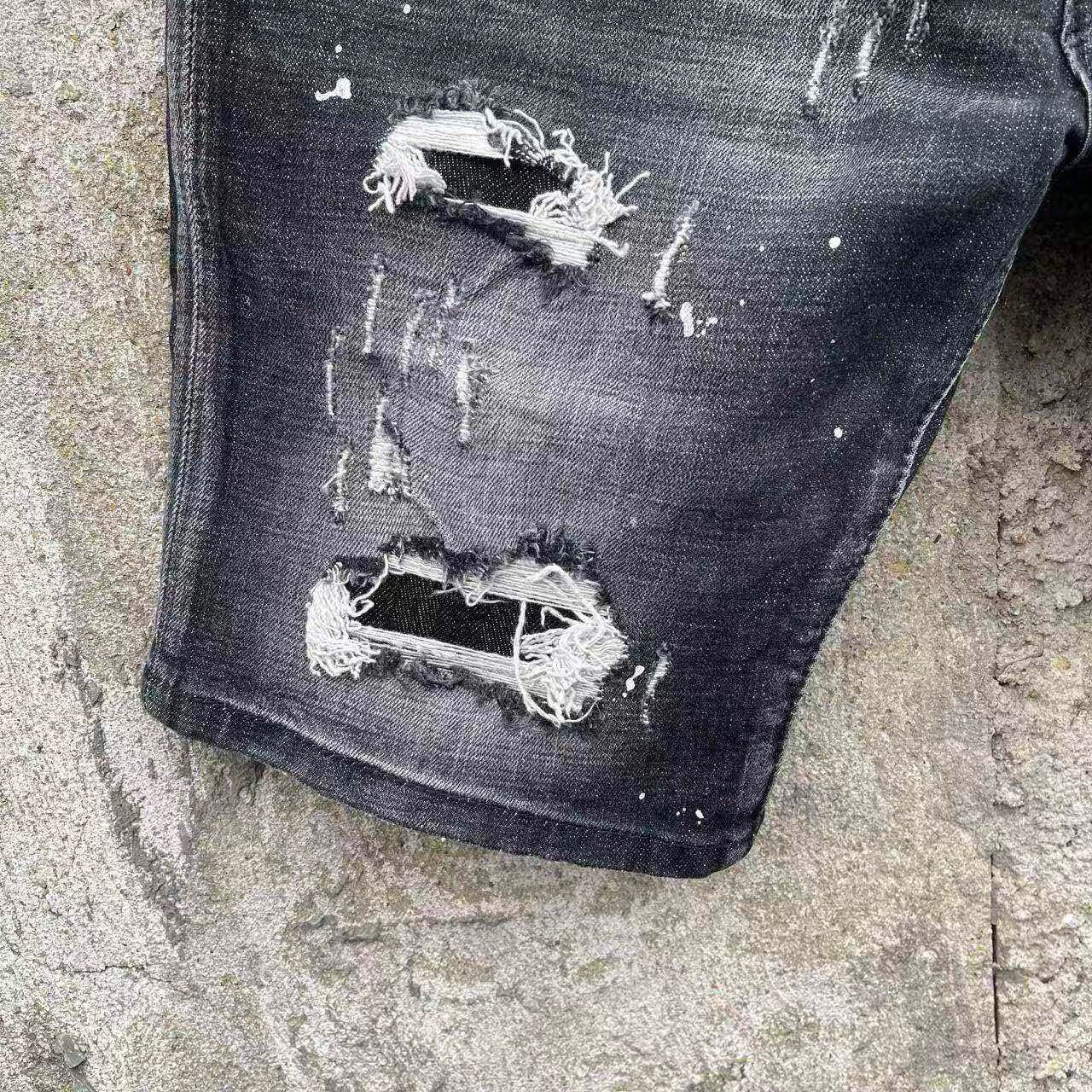 DISTRESSED ZIP DENIM SHORTS