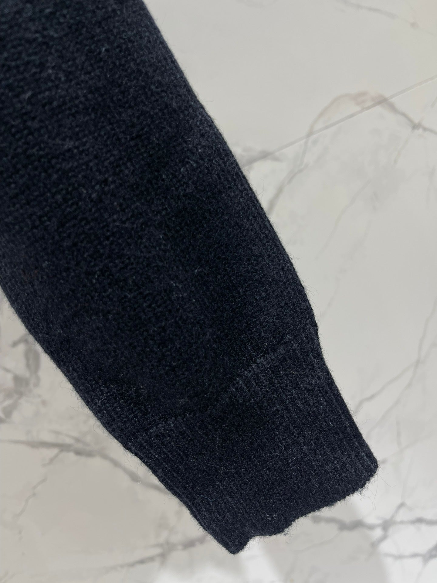 CROPPED KNIT LOGO SWEATER