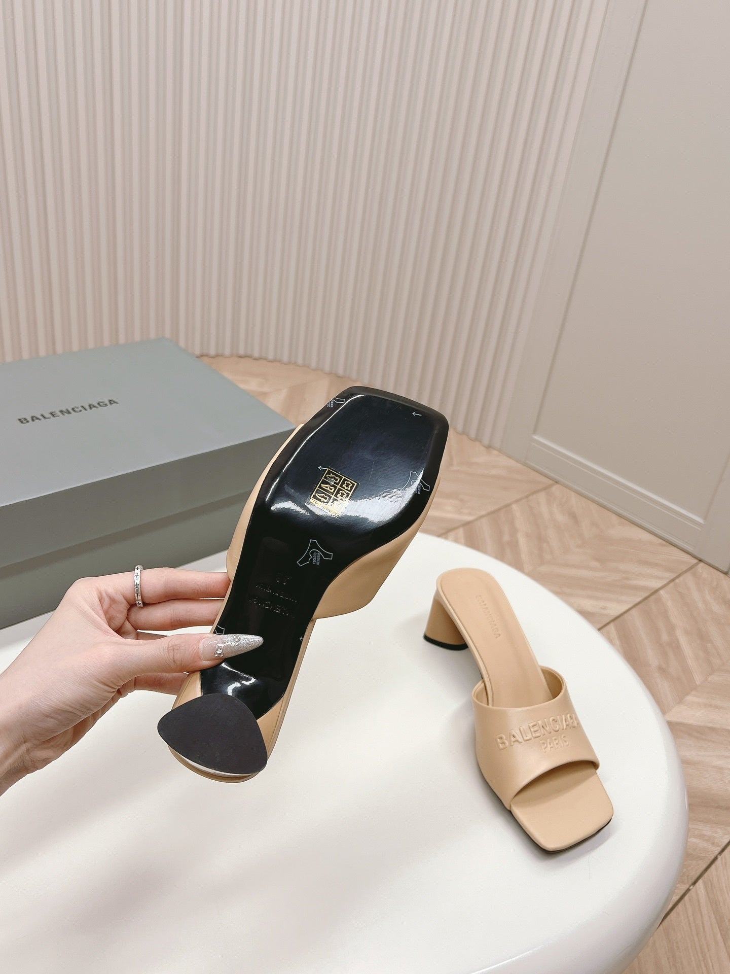 BEIGE MINIMAL BLOCK HEEL MULES