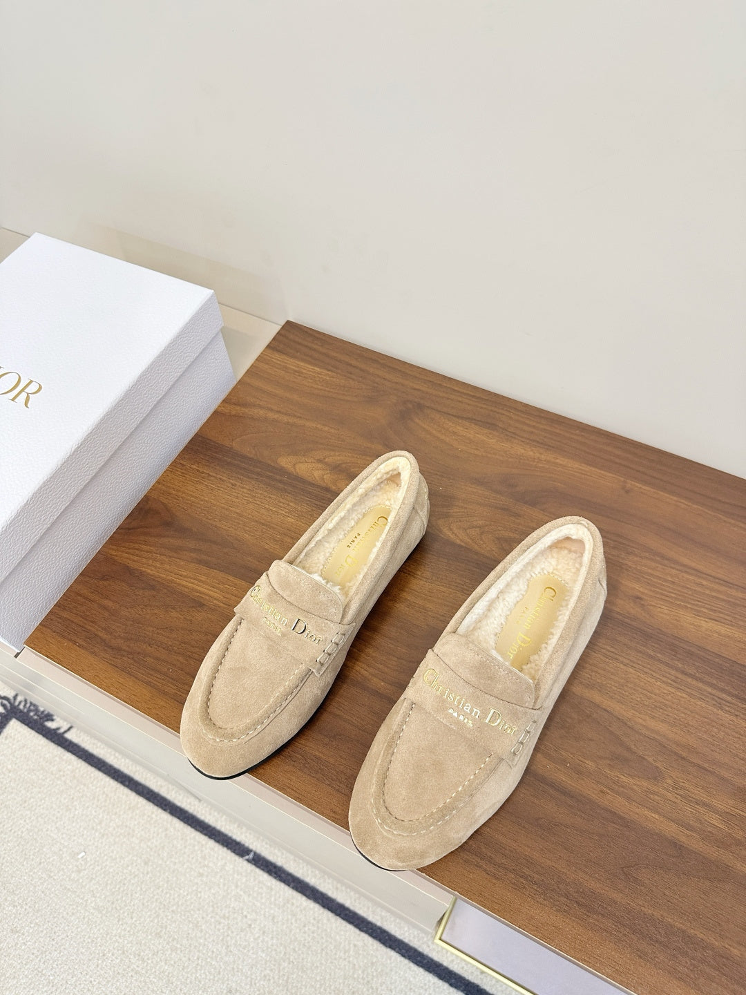 MEN’S BEIGE SUEDE FUR-LINED LOAFERS