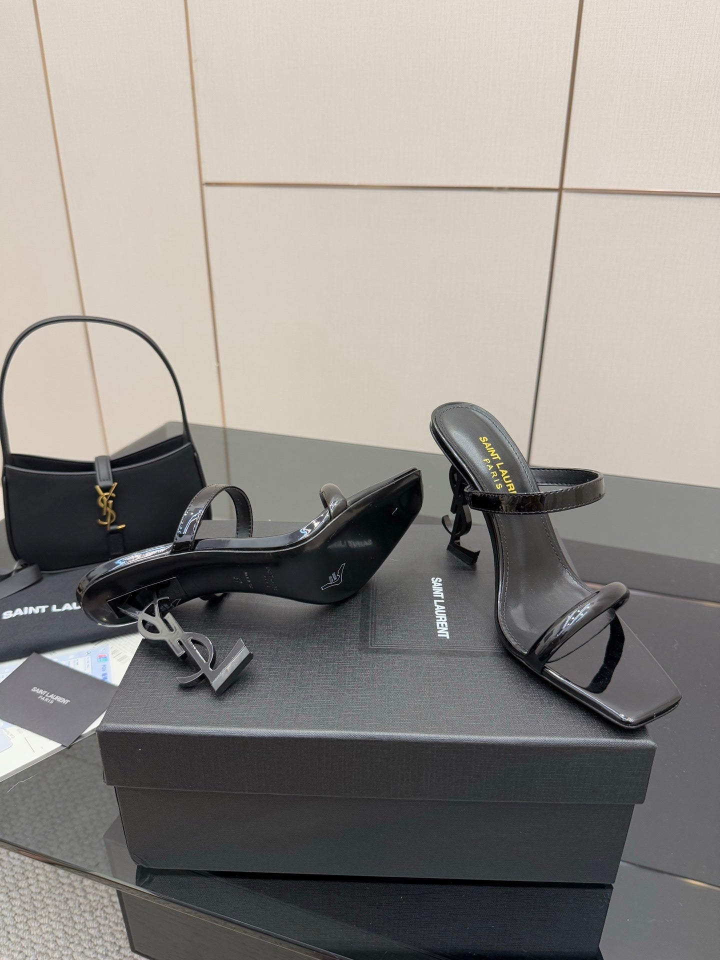 BLACK PATENT STRAPPY HEELS WITH LOGO HEEL