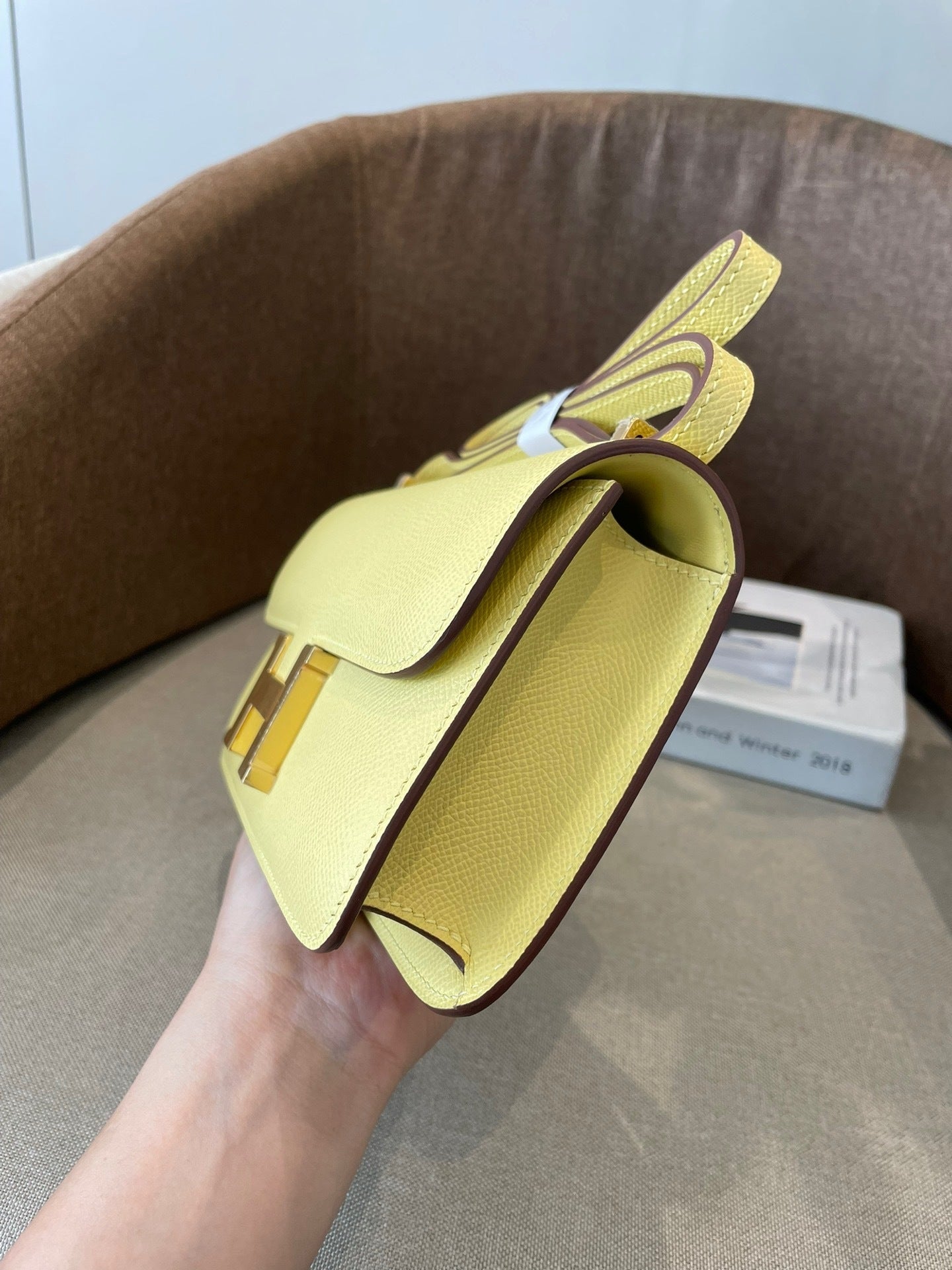 PASTEL YELLOW STRUCTURED CROSSBODY BAG