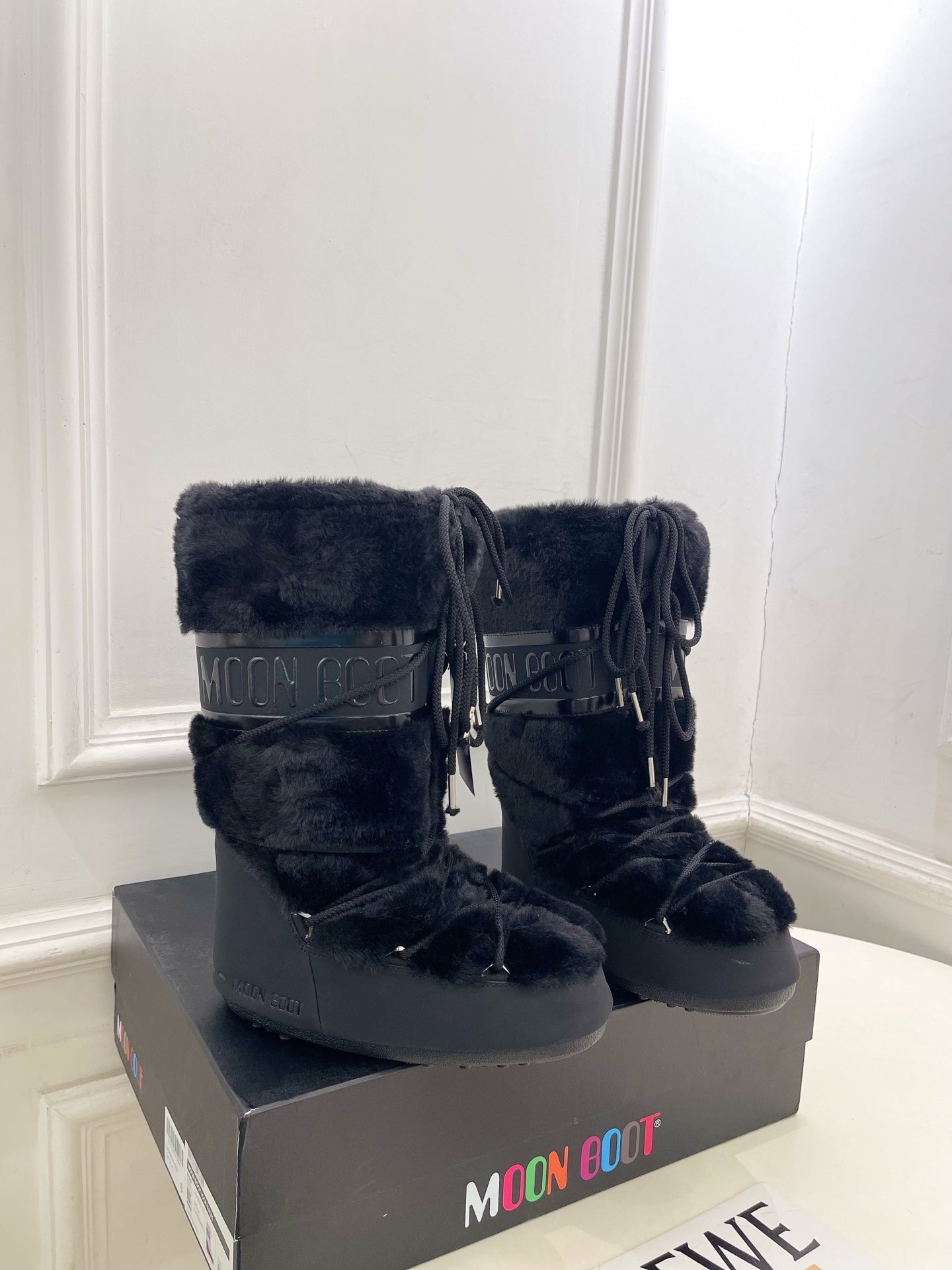 BLACK FAUX FUR LINED WINTER BOOTS