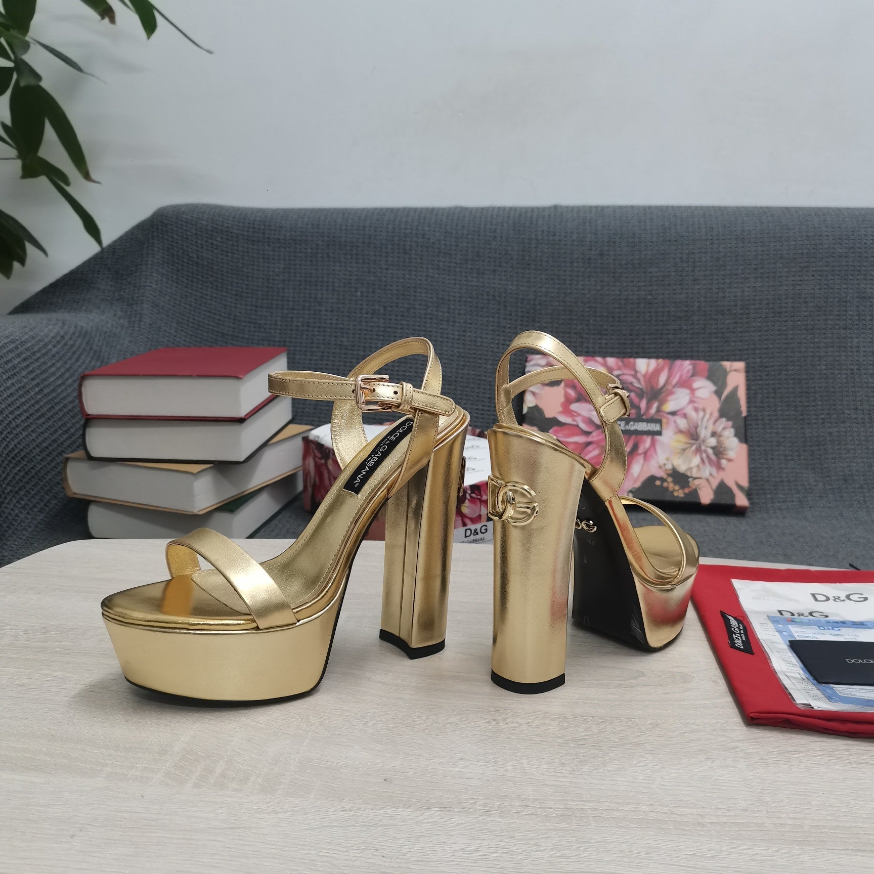 GOLD METALLIC PLATFORM STRAPPY HEEL SANDALS