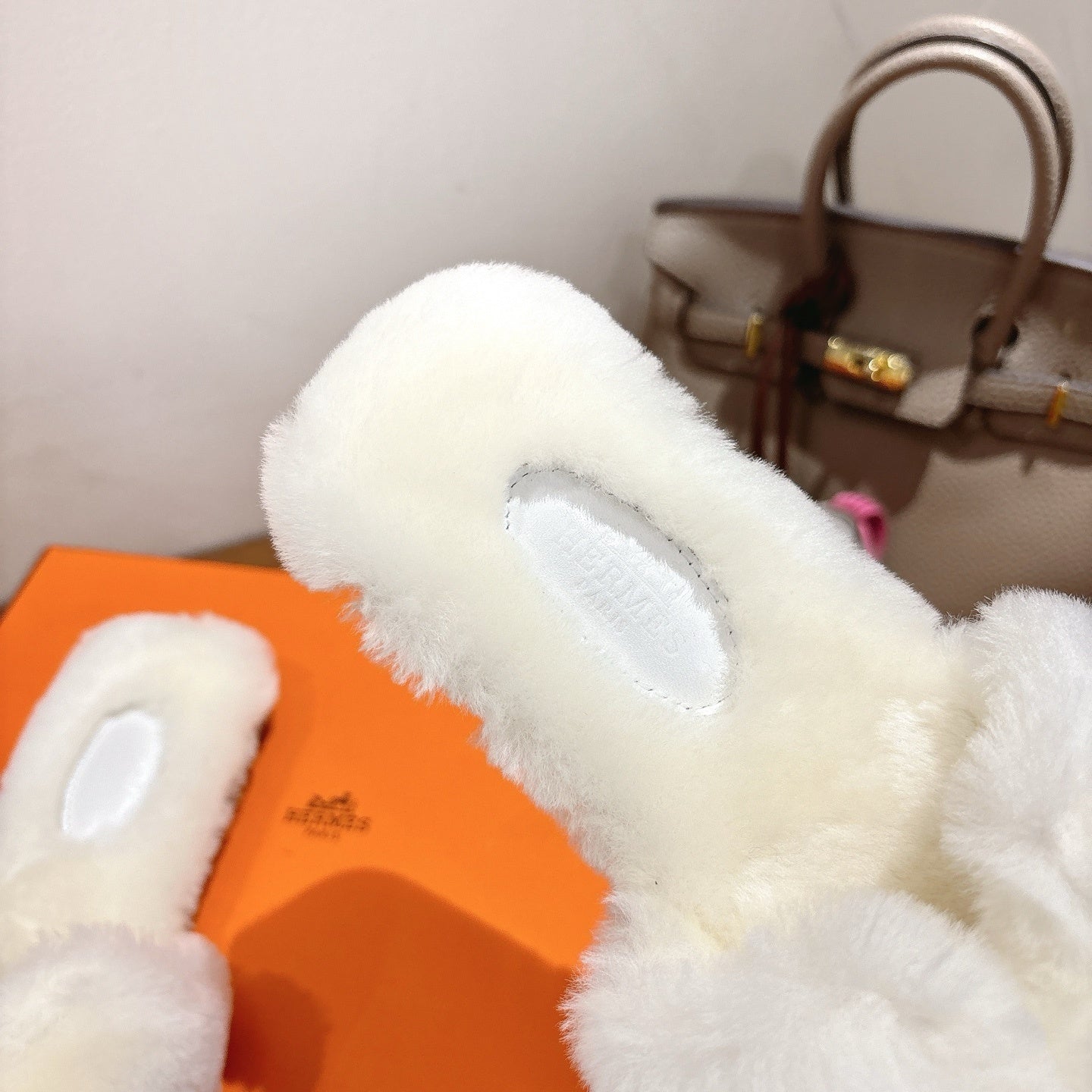 WHITE FAUX FUR SLIDE SLIPPERS