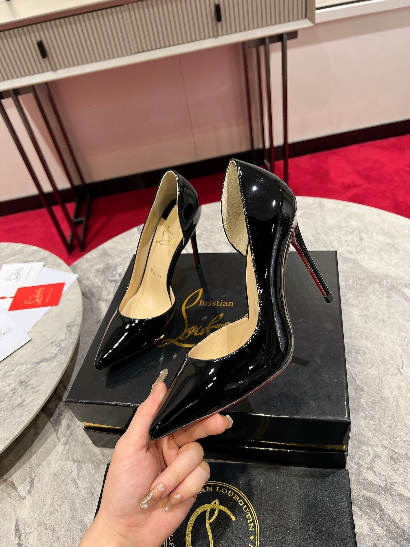 BLACK PATENT STILETTO POINTED PUMPS