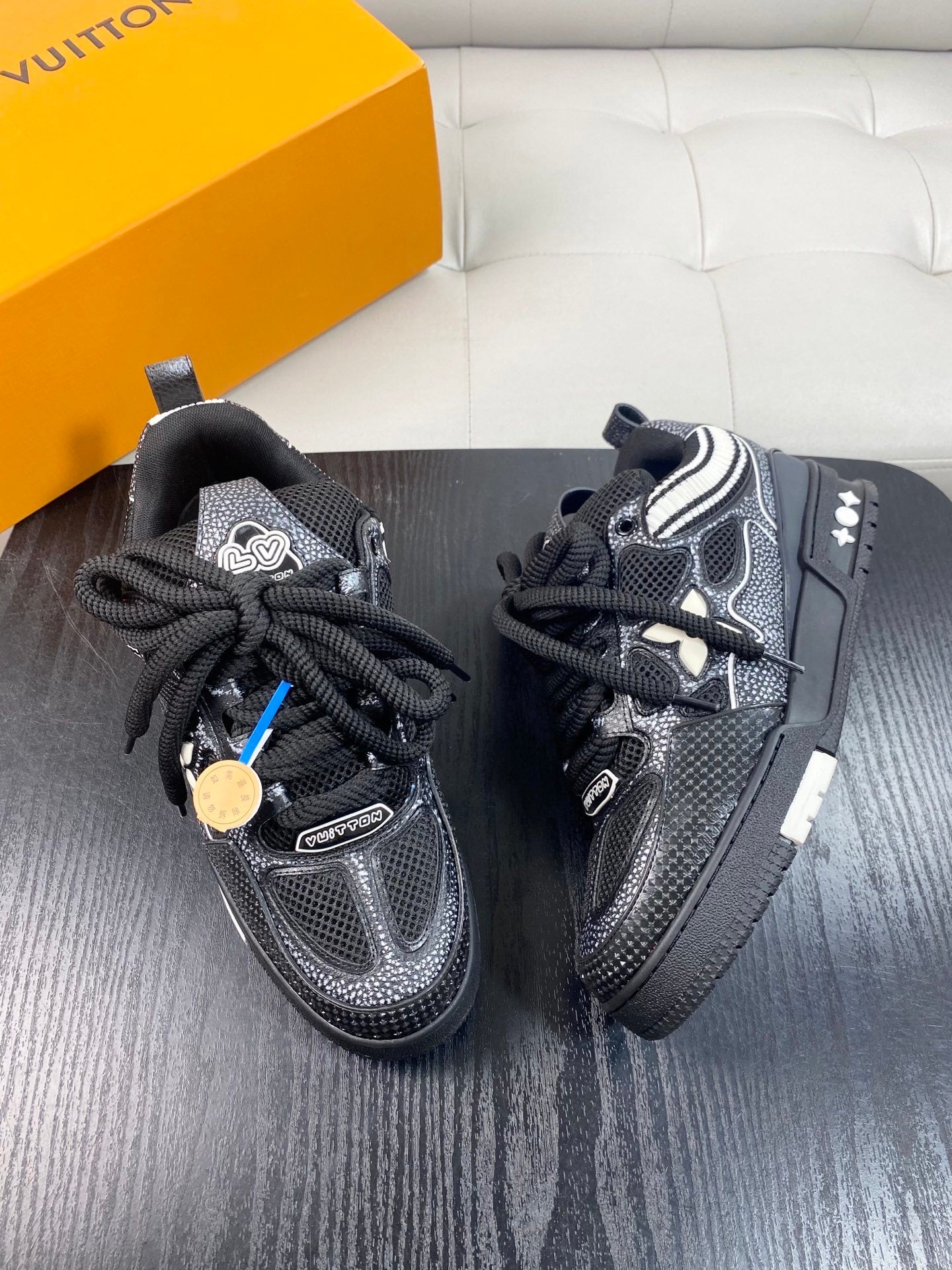 BLACK CHUNKY SNEAKERS