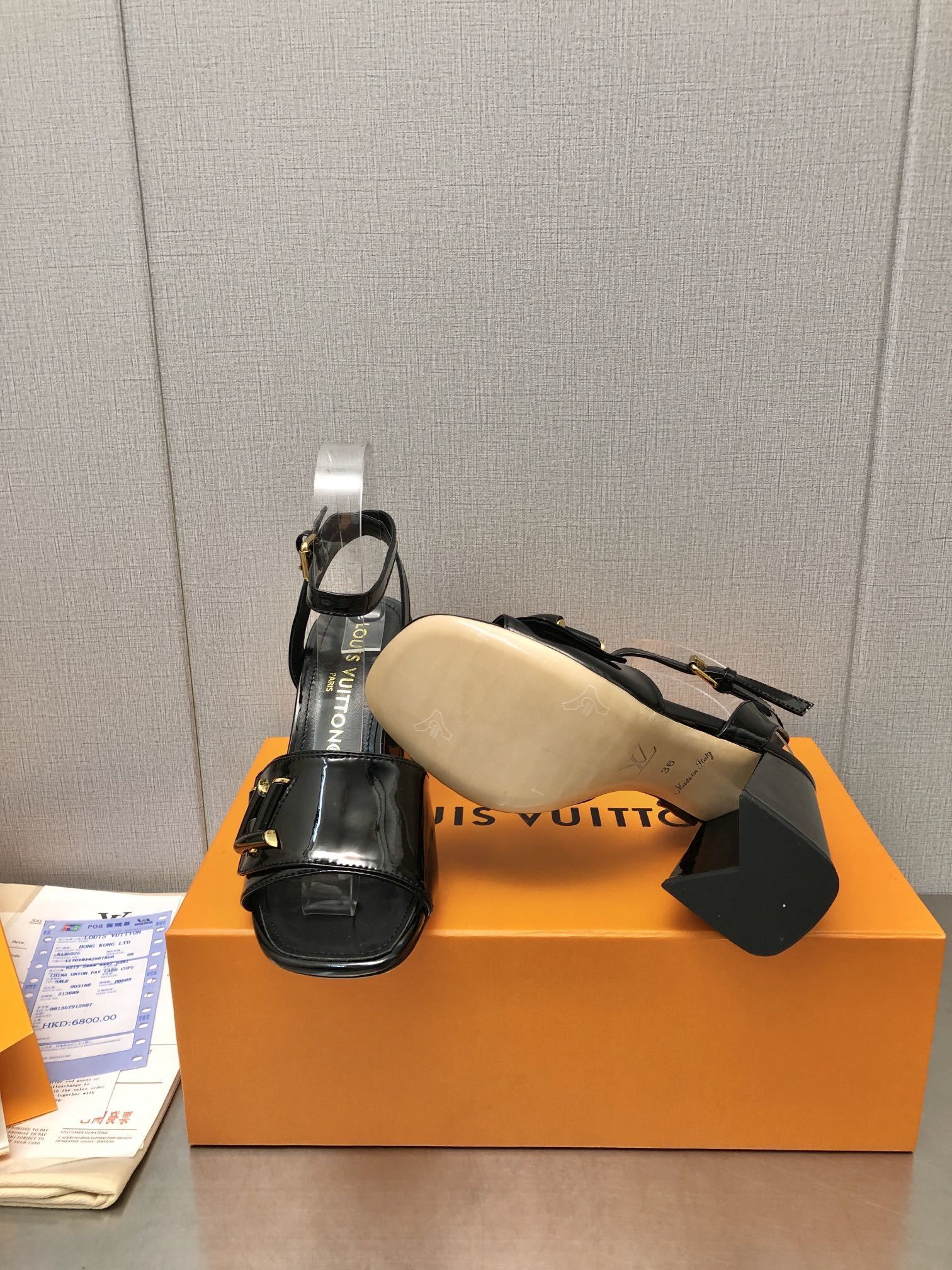 PATENT STRAP BLOCK HEEL SANDALS