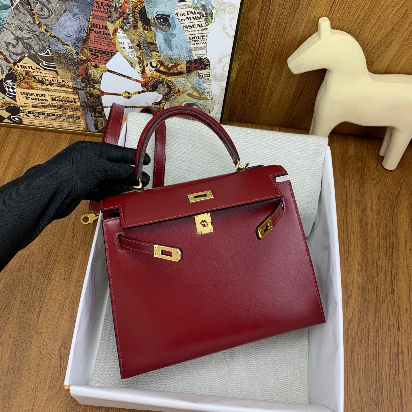 LUXURY DEEP RED LEATHER TOP HANDLE HANDBAG WITH GOLD HARDWARE