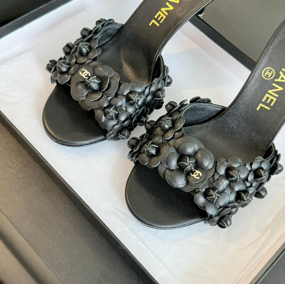 FLORAL BLACK HEELS