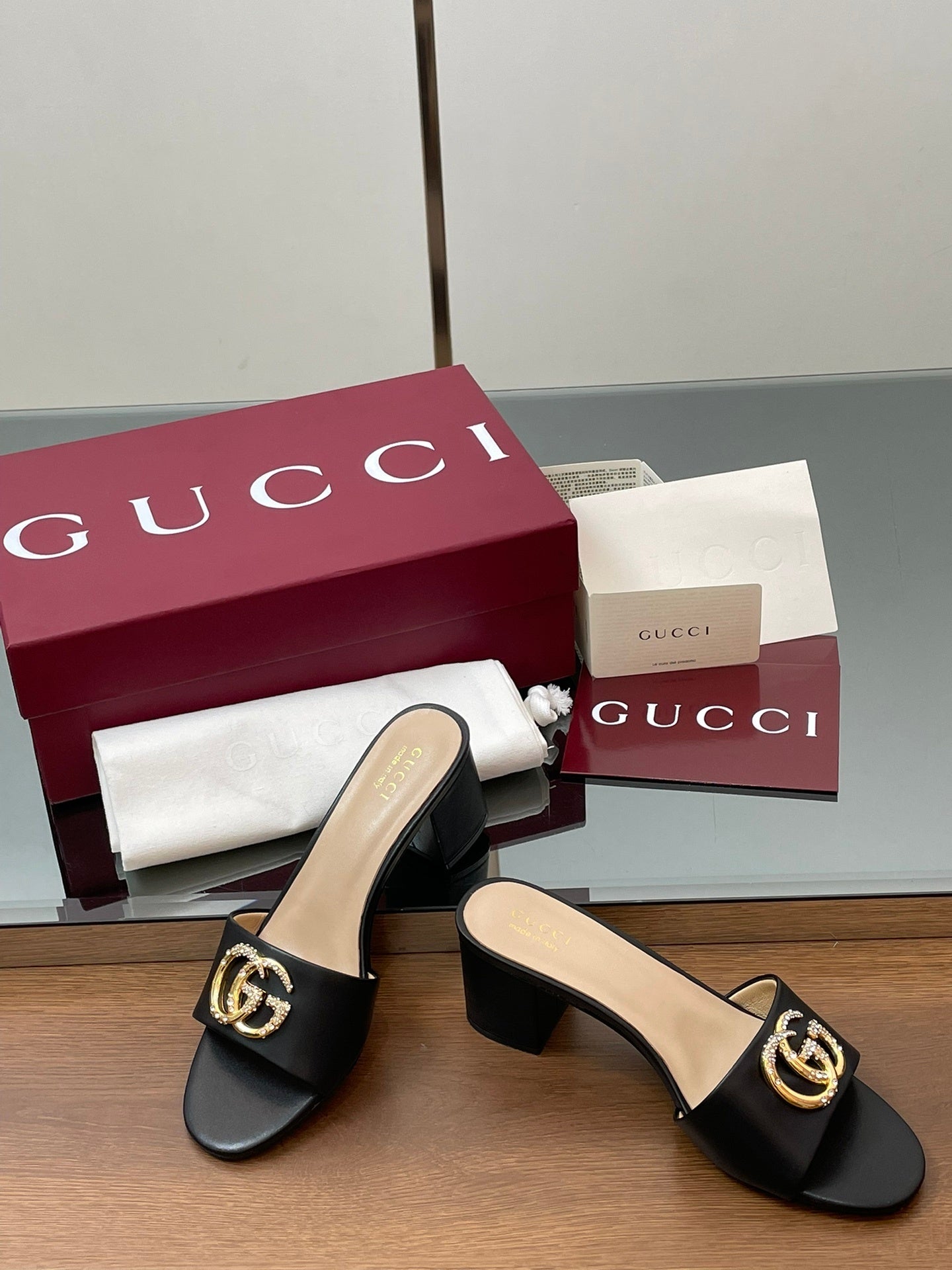 BLACK MID-HEEL METALLIC LOGO SLIDES