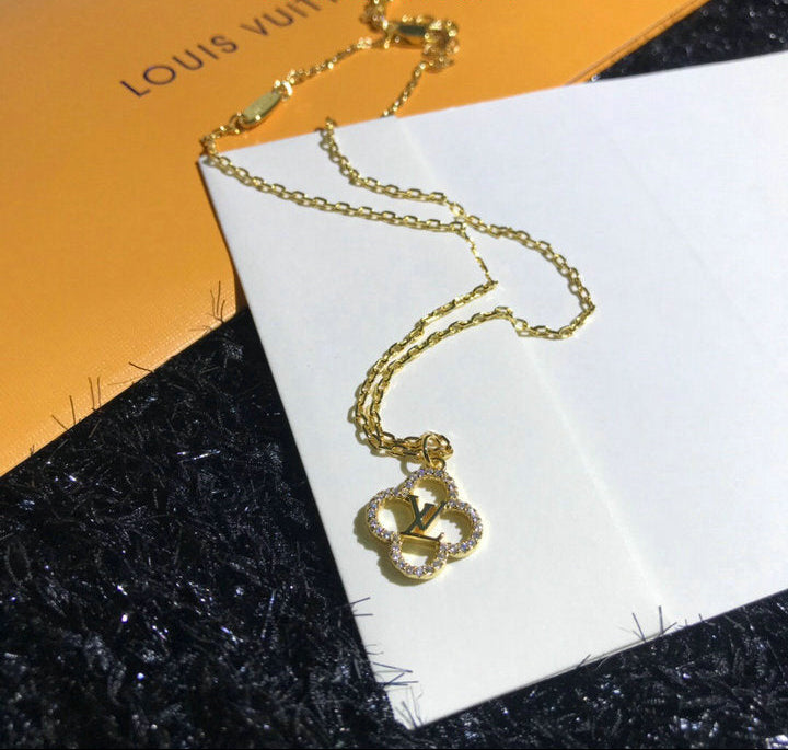 GOLD-TONE CRYSTAL CLOVER PENDANT NECKLACE