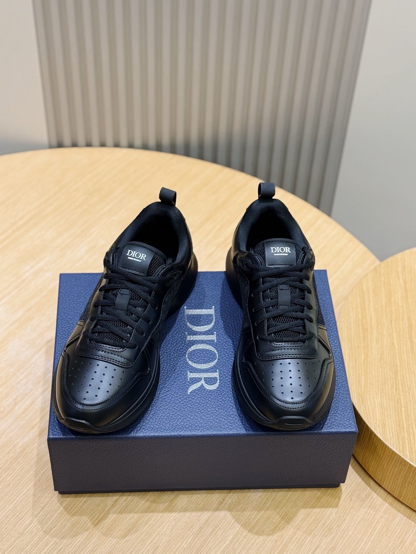 ALL-BLACK LEATHER PANEL SNEAKERS
