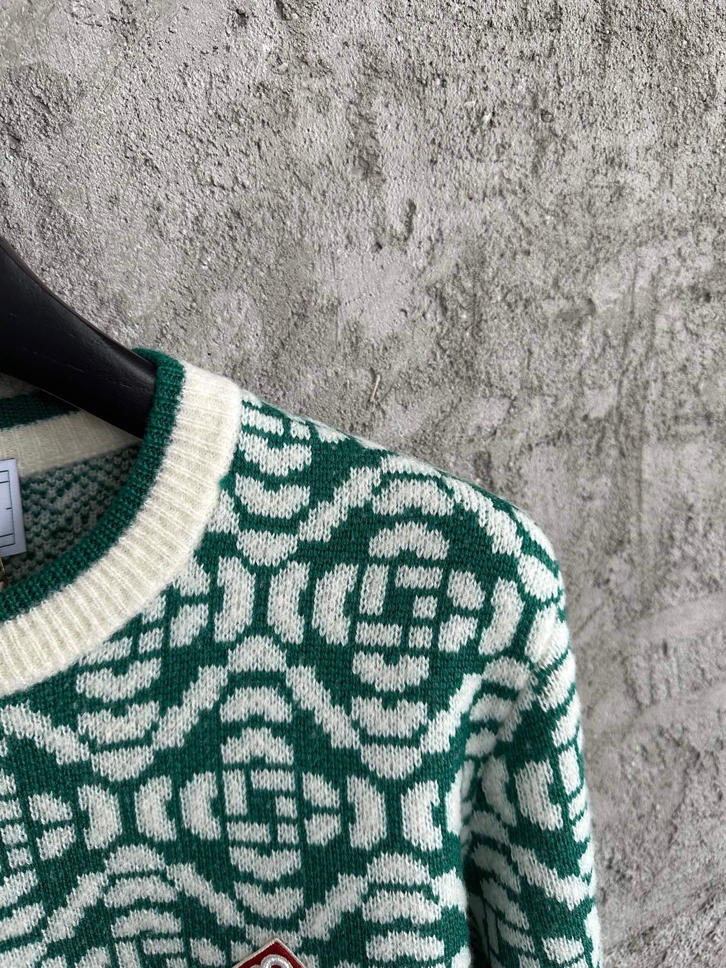 GEOMETRIC PATTERN KNIT SWEATER