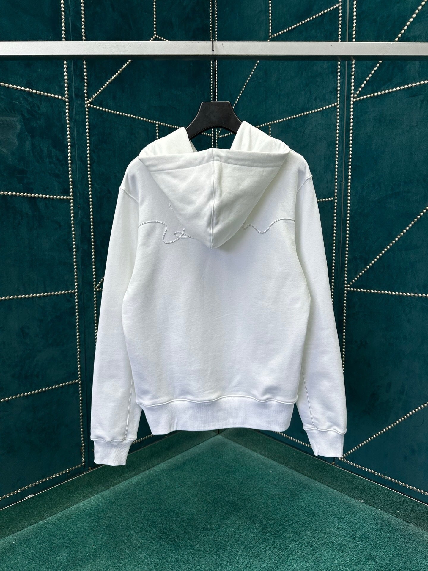 MINIMAL EMBROIDERED HOODIE