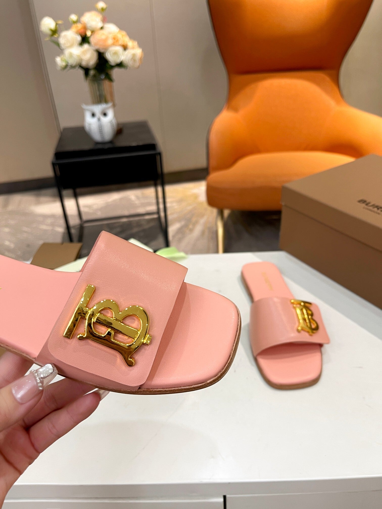 PINK GOLD-DETAIL FLAT SLIDE SANDALS