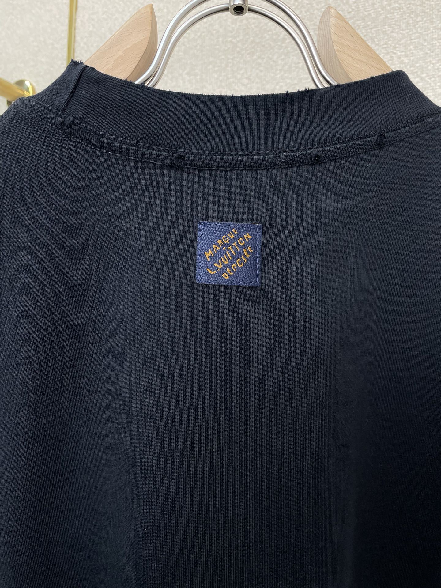 EMBOSSED LOGO COTTON T-SHIRT