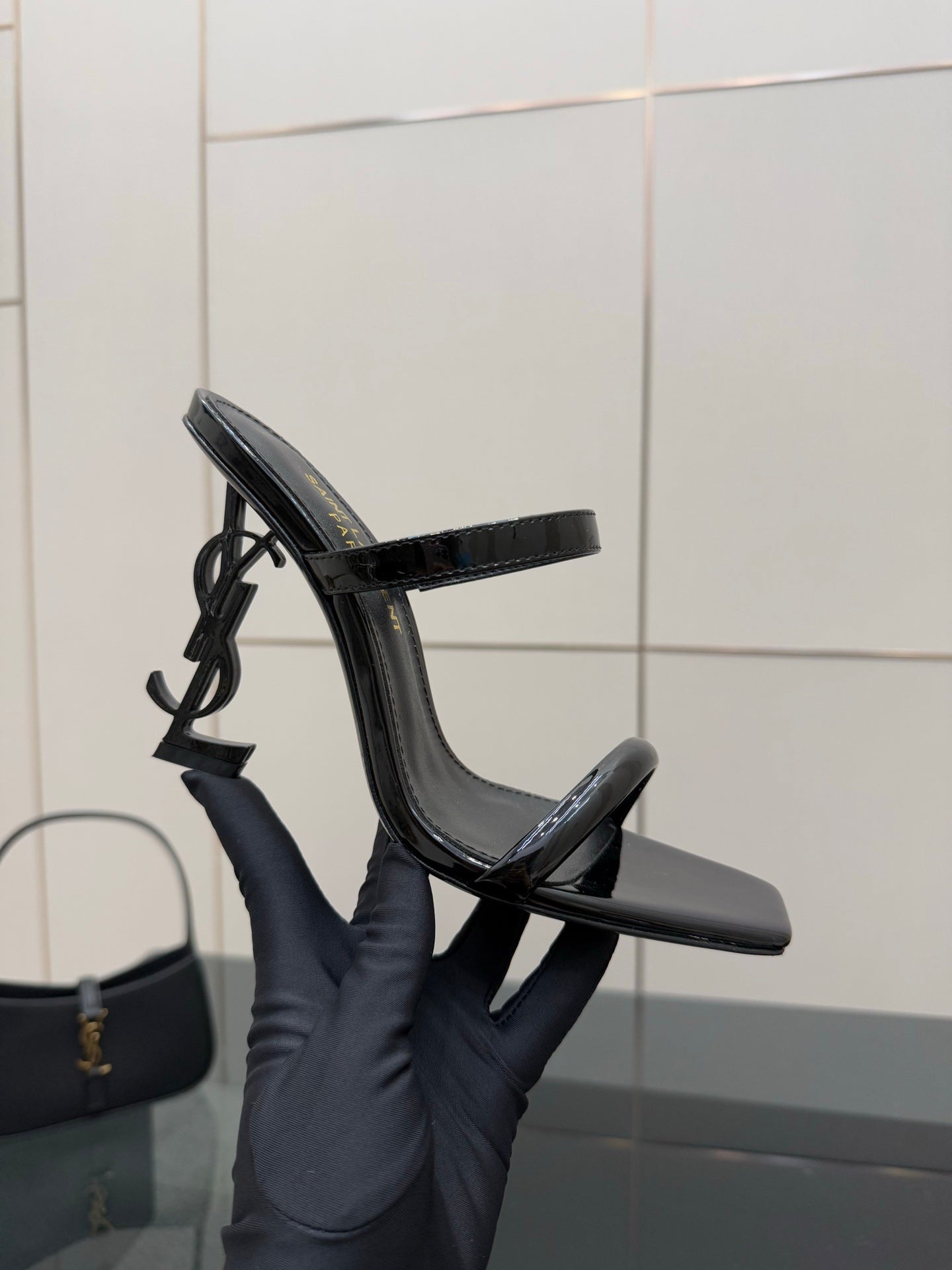 BLACK PATENT STRAPPY HEELS WITH LOGO HEEL