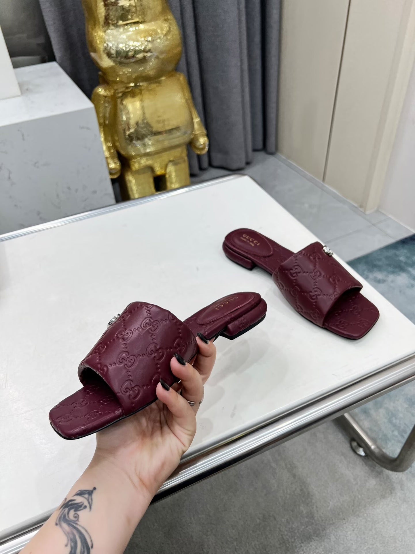 BURGUNDY EMBOSSED LOGO SLIDE SANDALS WITH METAL DETAIL