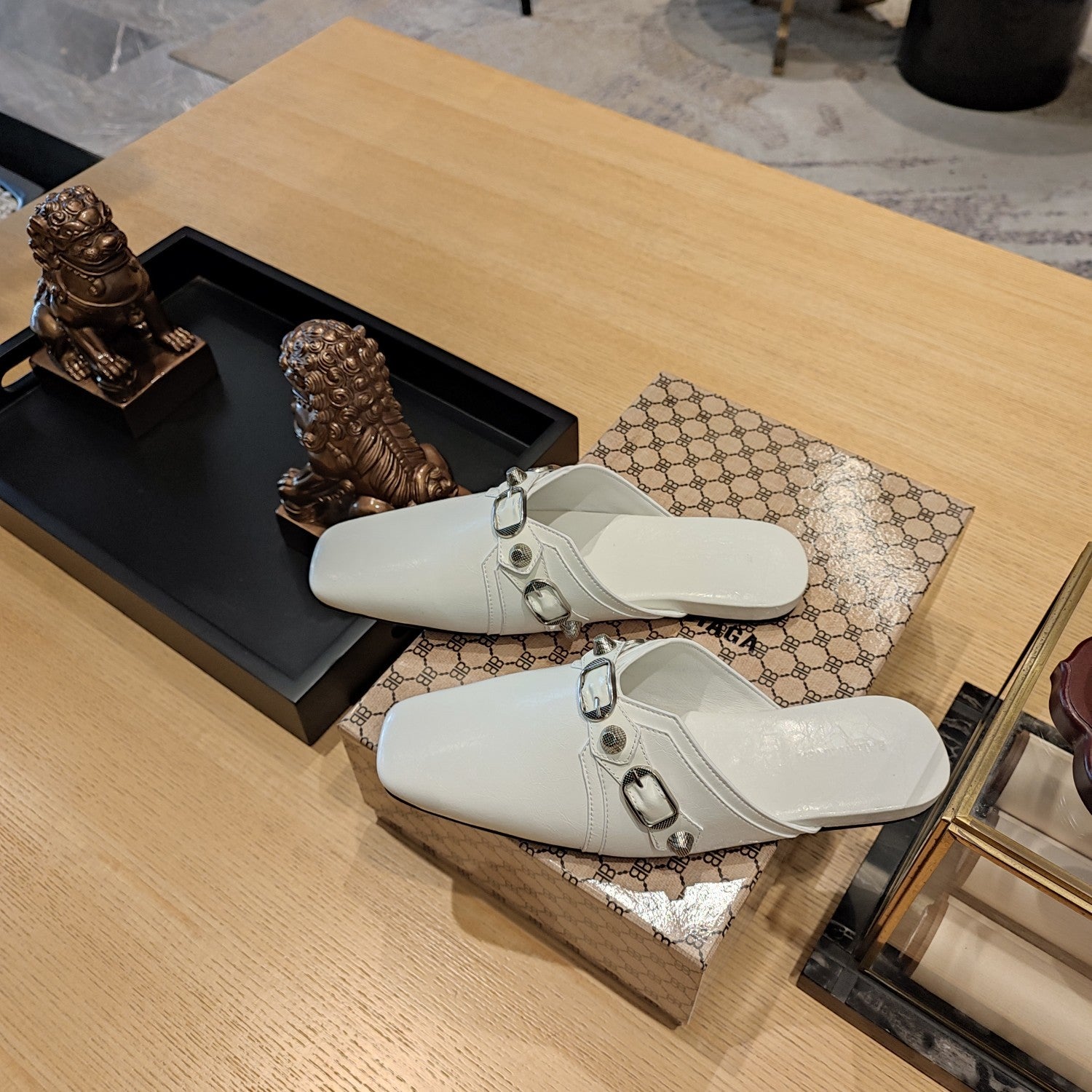 WHITE BUCKLE DETAIL FLAT MULES
