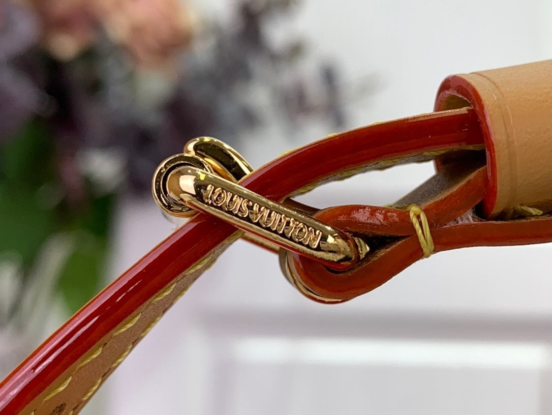 SOFT CYLINDER CROSSBODY BAG